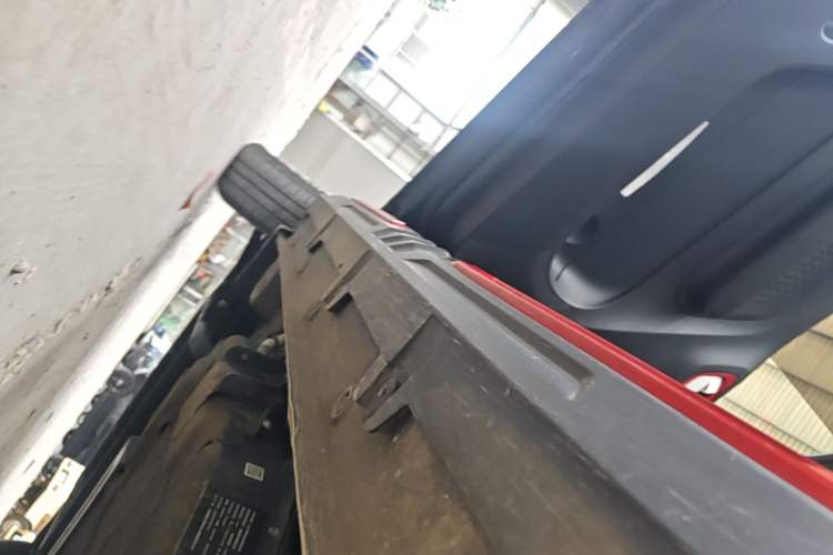 Used Wuling Hongguang MINIEV 2022 GAMEBOY 200km Gaming Edition with Lithium Iron Phosphate Left Side Sill