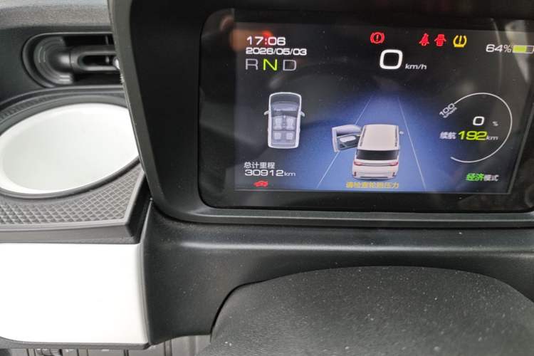 Used Wuling Hongguang MINIEV 2022 GAMEBOY 300km Enthusiast Model with Lithium Iron Phosphate Odometer Close Up