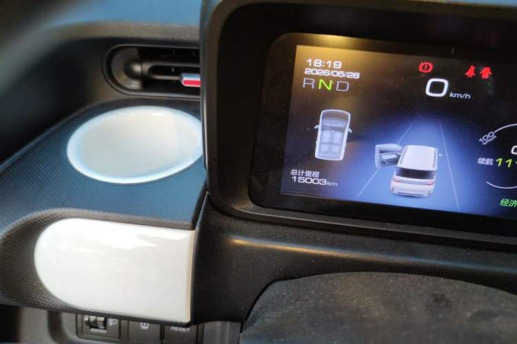 Used Wuling Hongguang MINIEV 2022 GAMEBOY 300km Enthusiast Model with Lithium Iron Phosphate Odometer Close Up