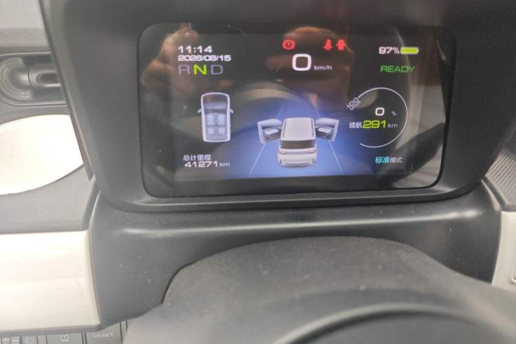 Used Wuling Hongguang MINIEV 2022 GAMEBOY 300km Enthusiast Model with Lithium Iron Phosphate Odometer Close Up