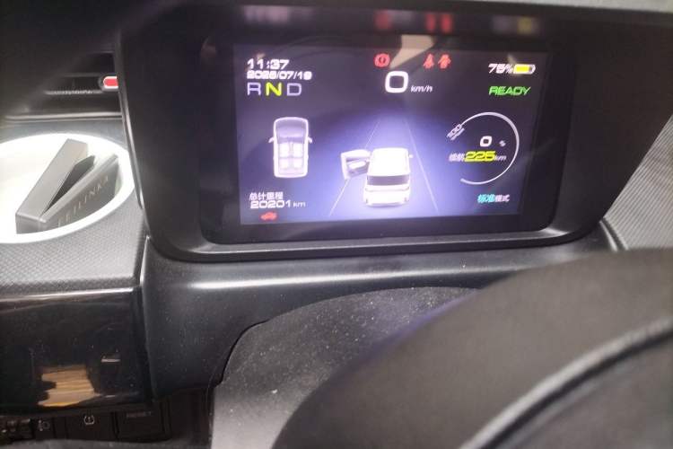 Used Wuling Hongguang MINIEV 2022 GAMEBOY 300km Enthusiast Model with Lithium Iron Phosphate Odometer Close Up