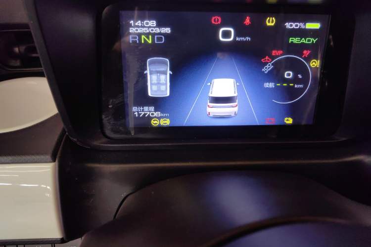 Used Wuling Hongguang MINIEV 2022 GAMEBOY 200km Gaming Edition with Lithium Iron Phosphate Odometer Close Up