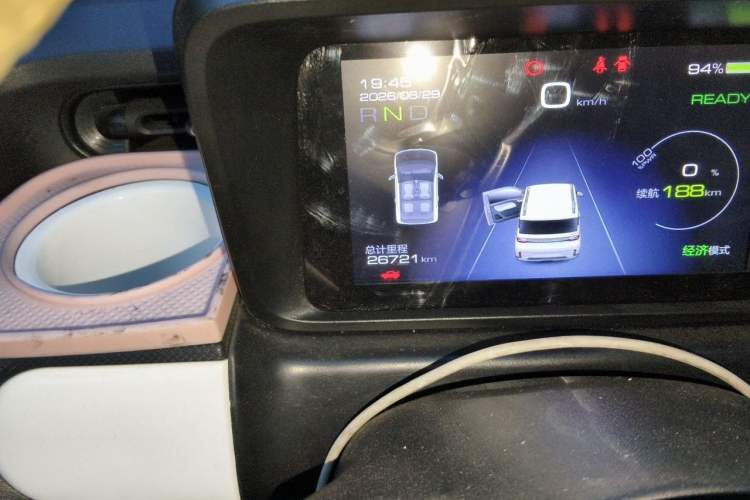 Used Wuling Hongguang MINIEV 2022 GAMEBOY 200km Gaming Edition with Lithium Iron Phosphate Odometer Close Up