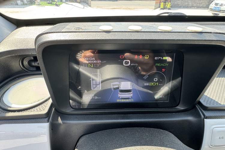 Used Wuling Hongguang MINIEV 2022 GAMEBOY 300km Enthusiast Model with Lithium Iron Phosphate Odometer Close Up