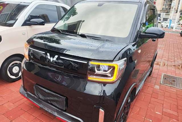 Ojetý Wuling Hongguang MINIEV 2022 GAMEBOY 200km Gaming Edition with Lithium Iron Phosphate