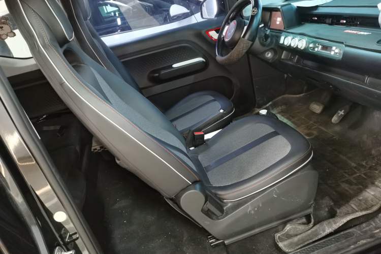 Used Wuling Hongguang MINIEV 2022 GAMEBOY 300km Enthusiast Model with Lithium Iron Phosphate Right Front Seat