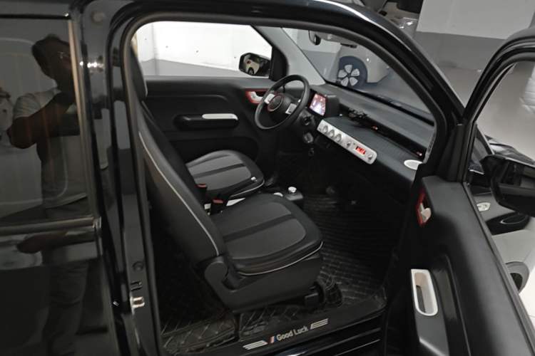Used Wuling Hongguang MINIEV 2022 GAMEBOY 300km Enthusiast Model with Lithium Iron Phosphate Right Front Seat