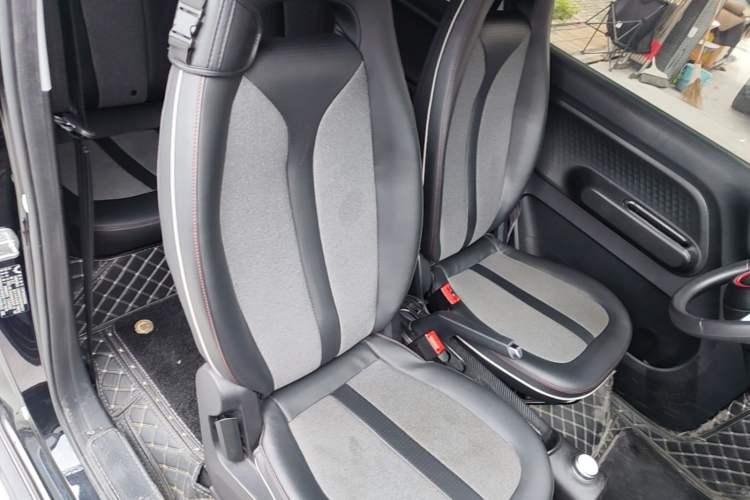 Used Wuling Hongguang MINIEV 2022 GAMEBOY 200km Play Edition with Lithium Iron Phosphate Right Front Seat