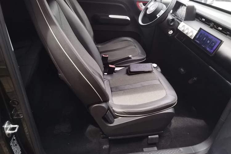 Used Wuling Hongguang MINIEV 2022 GAMEBOY 200km Gaming Edition with Lithium Iron Phosphate Right Front Seat