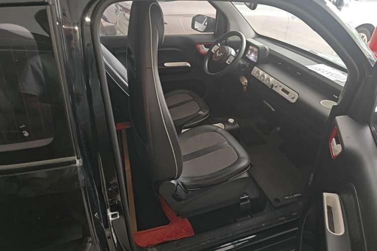 Used Wuling Hongguang MINIEV 2022 GAMEBOY 200km Gaming Edition with Lithium Iron Phosphate Right Front Seat
