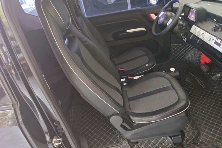 Used Wuling Hongguang MINIEV 2022 GAMEBOY 300km Enthusiast Model with Lithium Iron Phosphate Right Front Seat
