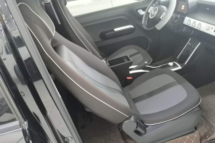 Used Wuling Hongguang MINIEV 2022 GAMEBOY 200km Play Edition with Lithium Iron Phosphate Right Front Seat