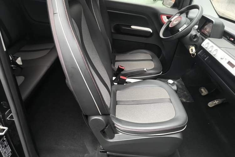Used Wuling Hongguang MINIEV 2022 GAMEBOY 200km Gaming Edition with Lithium Iron Phosphate Right Front Seat