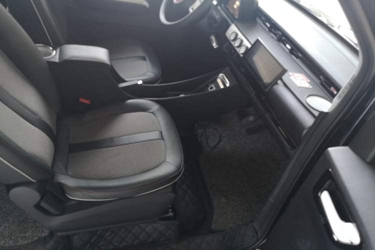 Used Wuling Hongguang MINIEV 2022 GAMEBOY 300km Enthusiast Model with Lithium Iron Phosphate Right Front Seat