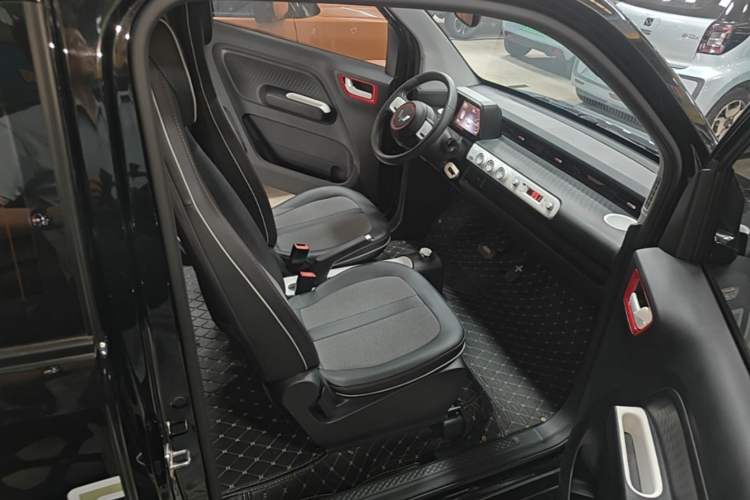 Used Wuling Hongguang MINIEV 2022 GAMEBOY 200km Gaming Edition with Lithium Iron Phosphate Right Front Seat