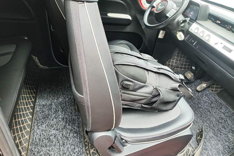 Used Wuling Hongguang MINIEV 2022 GAMEBOY 200km Gaming Edition with Lithium Iron Phosphate Right Front Seat