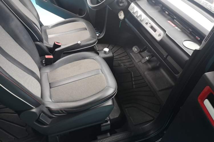 Used Wuling Hongguang MINIEV 2022 GAMEBOY 300km Enthusiast Model with Lithium Iron Phosphate Right Front Seat