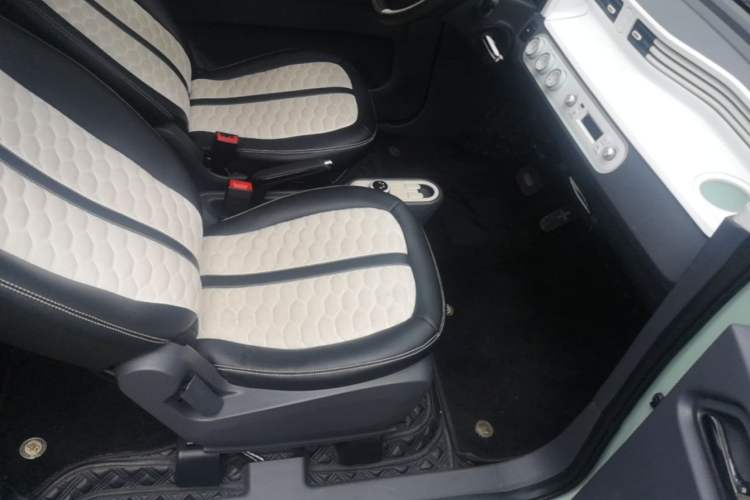 Used Wuling Hongguang MINIEV 2022 Macaron Premium Model – Lithium Iron Phosphate Right Front Seat