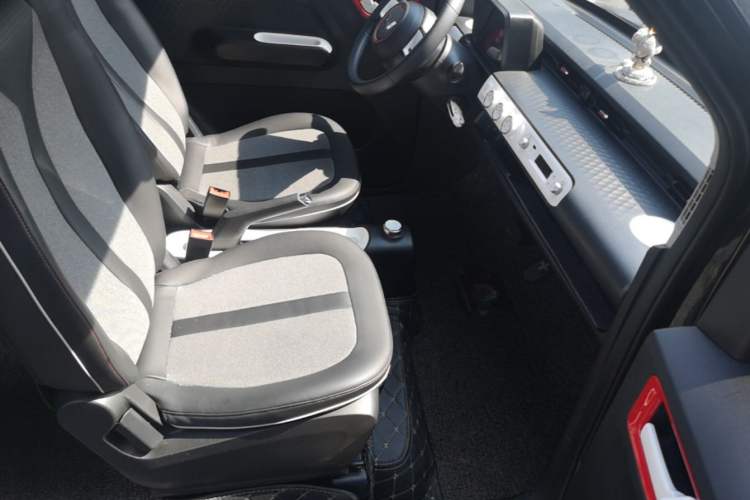 Used Wuling Hongguang MINIEV 2022 GAMEBOY 300km Enthusiast Model with Lithium Iron Phosphate Right Front Seat