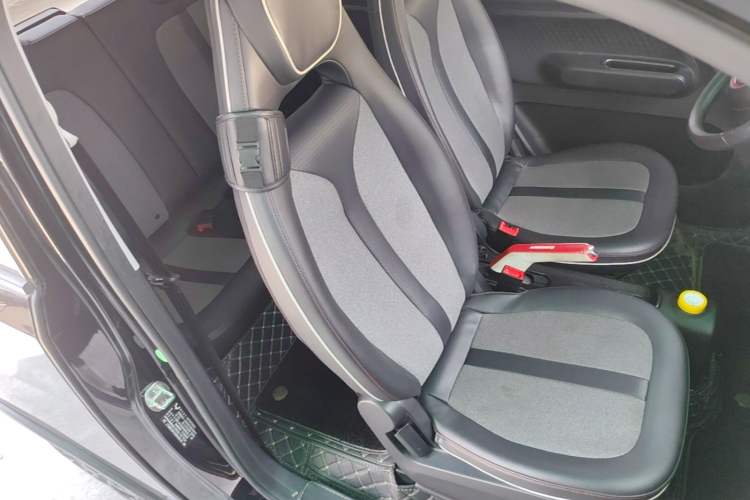 Used Wuling Hongguang MINIEV 2022 GAMEBOY 200km Play Edition with Lithium Iron Phosphate Right Front Seat