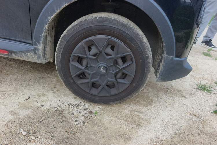 Used Wuling Hongguang MINIEV 2022 GAMEBOY 200km Gaming Edition with Lithium Iron Phosphate Right Front Wheel Hub