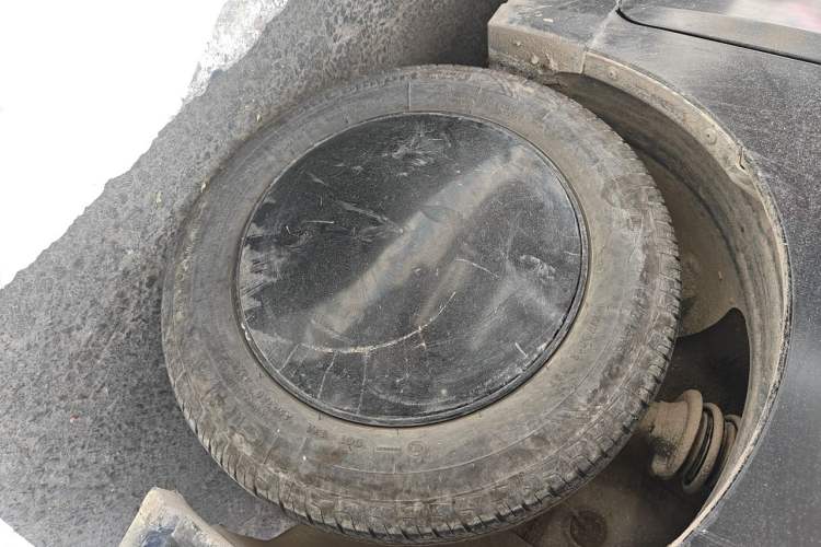 Used Wuling Hongguang MINIEV 2022 Macaron Fashion Model Lithium Iron Phosphate Right Front Wheel Hub