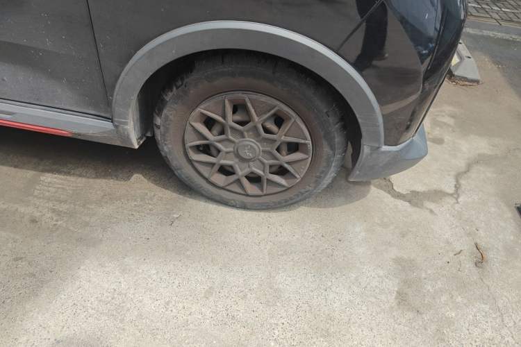Used Wuling Hongguang MINIEV 2022 GAMEBOY 300km Enthusiast Model with Lithium Iron Phosphate Right Front Wheel Hub