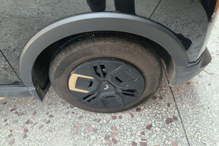 Used Wuling Hongguang MINIEV 2022 GAMEBOY 300km Play Edition Lithium Iron Phosphate Right Front Wheel Hub