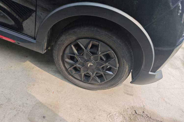 Used Wuling Hongguang MINIEV 2022 GAMEBOY 200km Play Edition with Lithium Iron Phosphate Right Front Wheel Hub