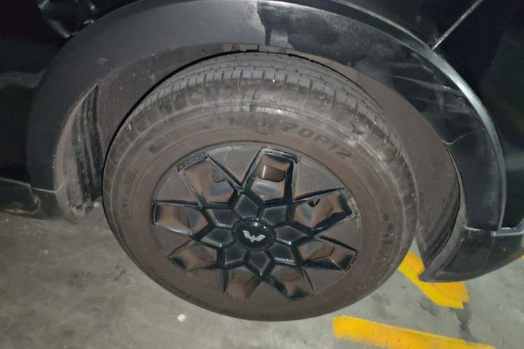 Used Wuling Hongguang MINIEV 2022 GAMEBOY 200km Play Edition with Lithium Iron Phosphate Right Front Wheel Hub