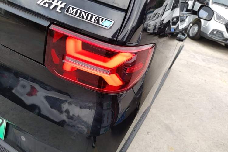Used Wuling Hongguang MINIEV 2022 GAMEBOY 300km Enthusiast Model with Lithium Iron Phosphate Right Rear Taillight