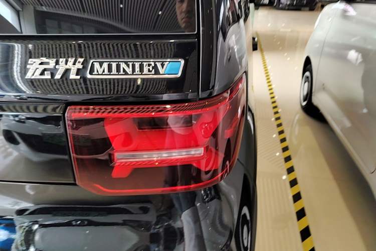Used Wuling Hongguang MINIEV 2022 GAMEBOY 200km Gaming Edition with Lithium Iron Phosphate Right Rear Taillight