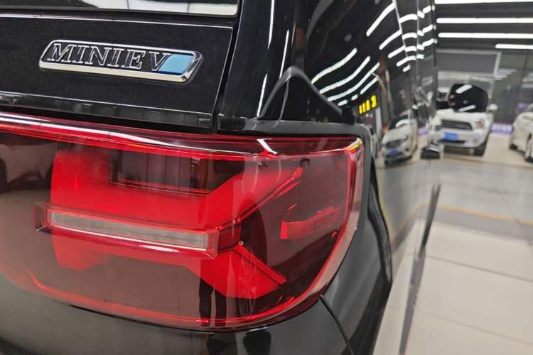 Used Wuling Hongguang MINIEV 2022 GAMEBOY 200km Gaming Edition with Lithium Iron Phosphate Right Rear Taillight