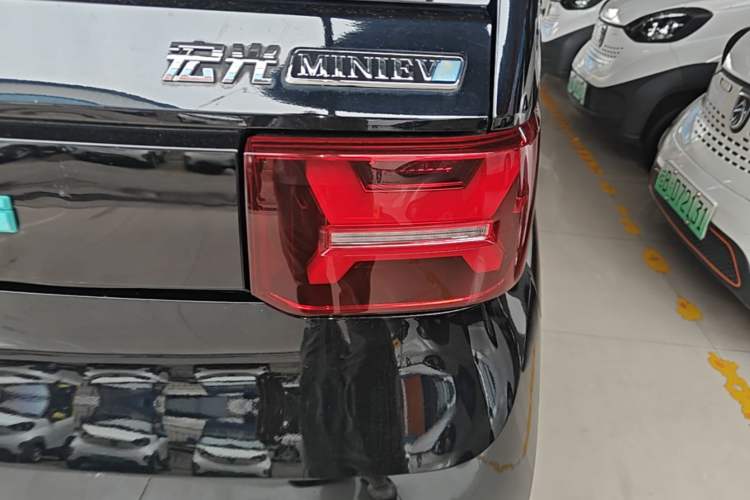 Used Wuling Hongguang MINIEV 2022 GAMEBOY 300km Enthusiast Model with Lithium Iron Phosphate Right Rear Taillight