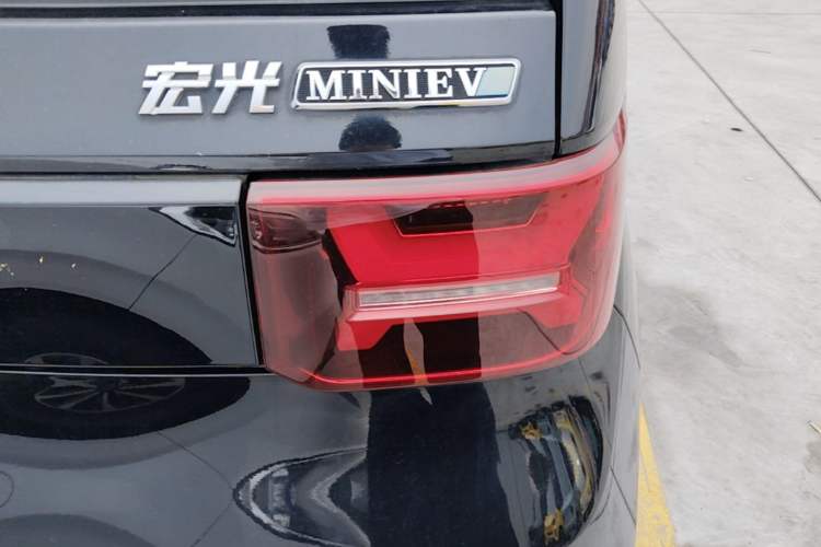 Used Wuling Hongguang MINIEV 2022 GAMEBOY 200km Gaming Edition with Lithium Iron Phosphate Right Rear Taillight
