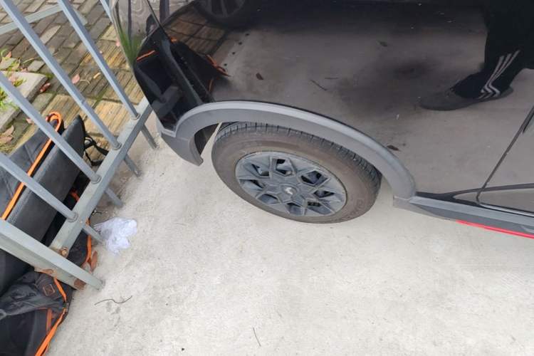 Used Wuling Hongguang MINIEV 2022 GAMEBOY 200km Play Edition with Lithium Iron Phosphate Right Rear Wheel Hub