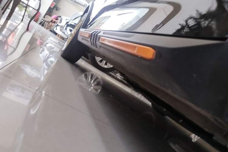 Used Wuling Hongguang MINIEV 2022 GAMEBOY 300km Enthusiast Model with Lithium Iron Phosphate Right Side Sill