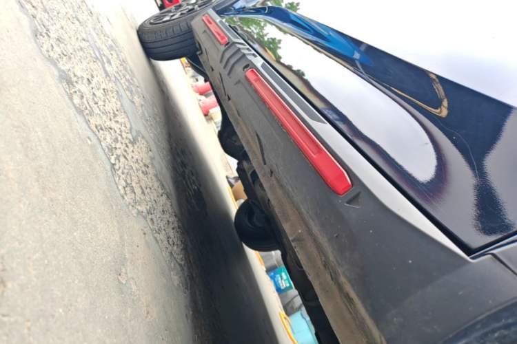 Used Wuling Hongguang MINIEV 2022 GAMEBOY 200km Gaming Edition with Lithium Iron Phosphate Right Side Sill
