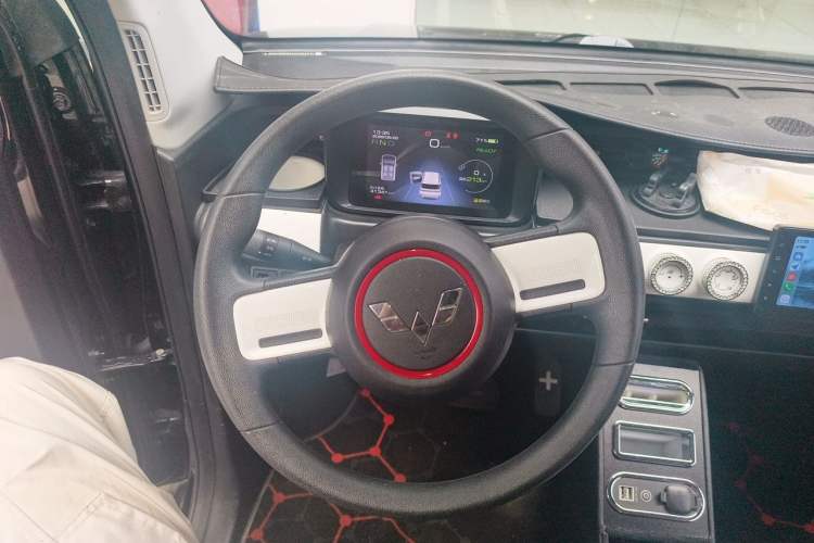 Used Wuling Hongguang MINIEV 2022 GAMEBOY 300km Enthusiast Model with Lithium Iron Phosphate Steering Wheel