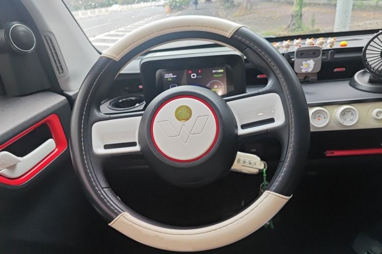 Used Wuling Hongguang MINIEV 2022 GAMEBOY 300km Enthusiast Model with Lithium Iron Phosphate Steering Wheel
