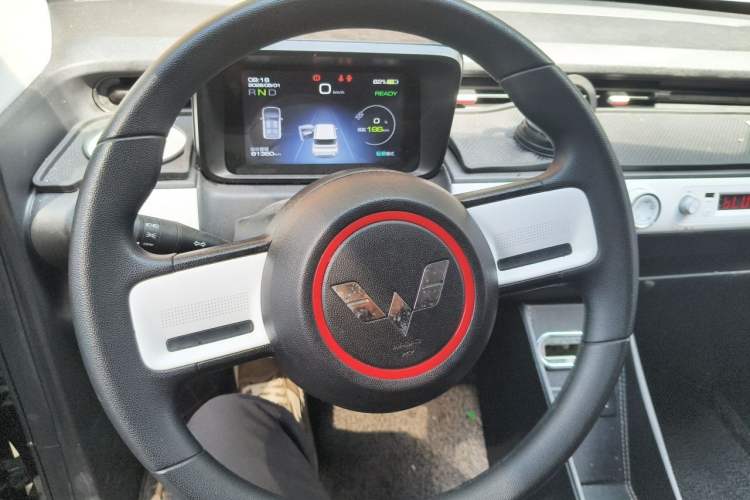 Used Wuling Hongguang MINIEV 2022 GAMEBOY 300km Enthusiast Model with Lithium Iron Phosphate Steering Wheel