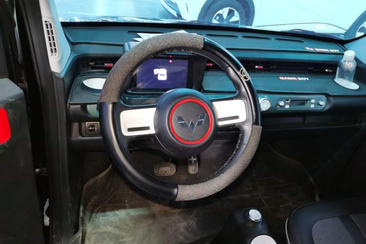 Used Wuling Hongguang MINIEV 2022 GAMEBOY 300km Enthusiast Model with Lithium Iron Phosphate Steering Wheel