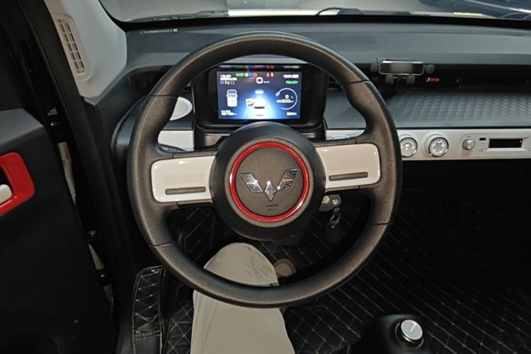 Used Wuling Hongguang MINIEV 2022 GAMEBOY 300km Enthusiast Model with Lithium Iron Phosphate Steering Wheel