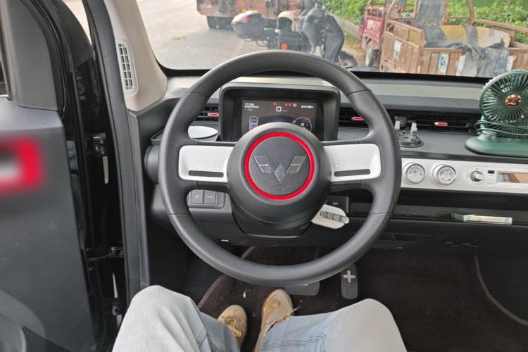 Used Wuling Hongguang MINIEV 2022 GAMEBOY 300km Enthusiast Model with Lithium Iron Phosphate Steering Wheel
