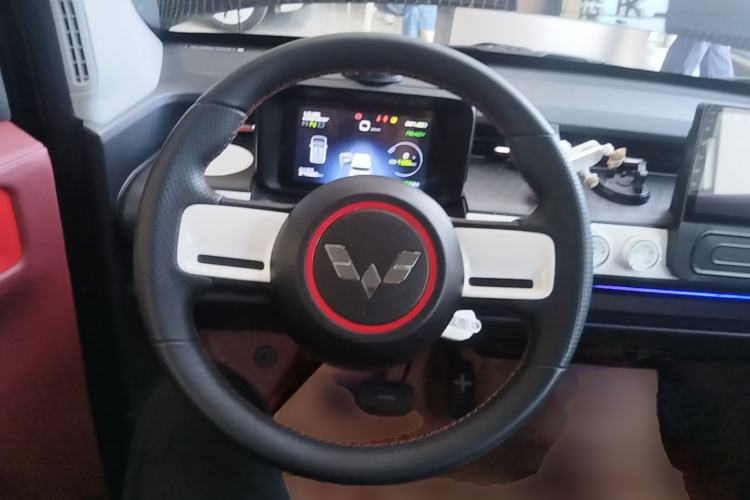 Used Wuling Hongguang MINIEV 2022 GAMEBOY 300km Enthusiast Model with Lithium Iron Phosphate Steering Wheel