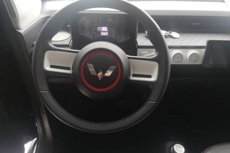 Used Wuling Hongguang MINIEV 2022 GAMEBOY 300km Enthusiast Model with Lithium Iron Phosphate Steering Wheel
