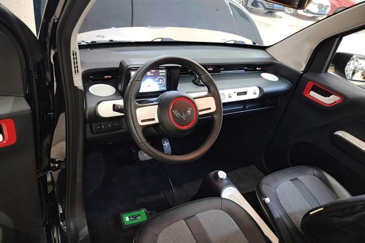 Used Wuling Hongguang MINIEV 2022 GAMEBOY 300km Enthusiast Model with Lithium Iron Phosphate Steering Wheel