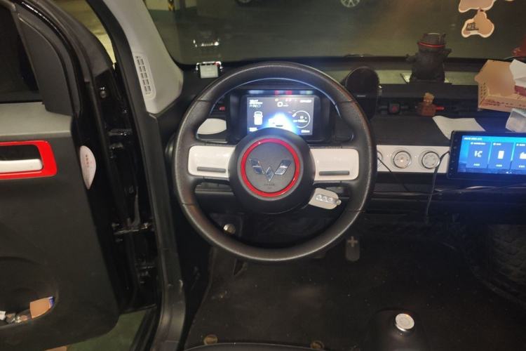 Used Wuling Hongguang MINIEV 2022 GAMEBOY 300km Enthusiast Model with Lithium Iron Phosphate Steering Wheel