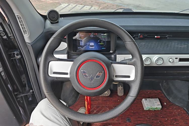 Used Wuling Hongguang MINIEV 2022 GAMEBOY 300km Enthusiast Model with Lithium Iron Phosphate Steering Wheel