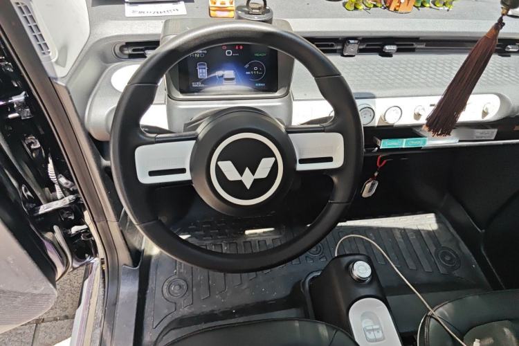 Used Wuling Hongguang MINIEV 2022 GAMEBOY 300km Enthusiast Model with Lithium Iron Phosphate Steering Wheel